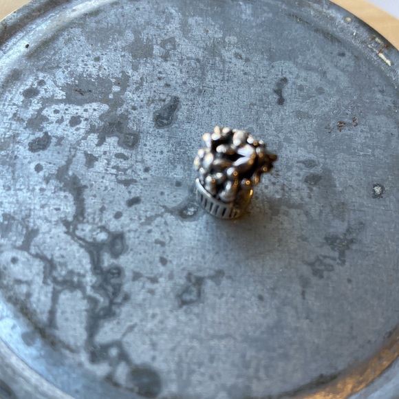 Pandora Flower Basket Charm - Picture 4 of 10